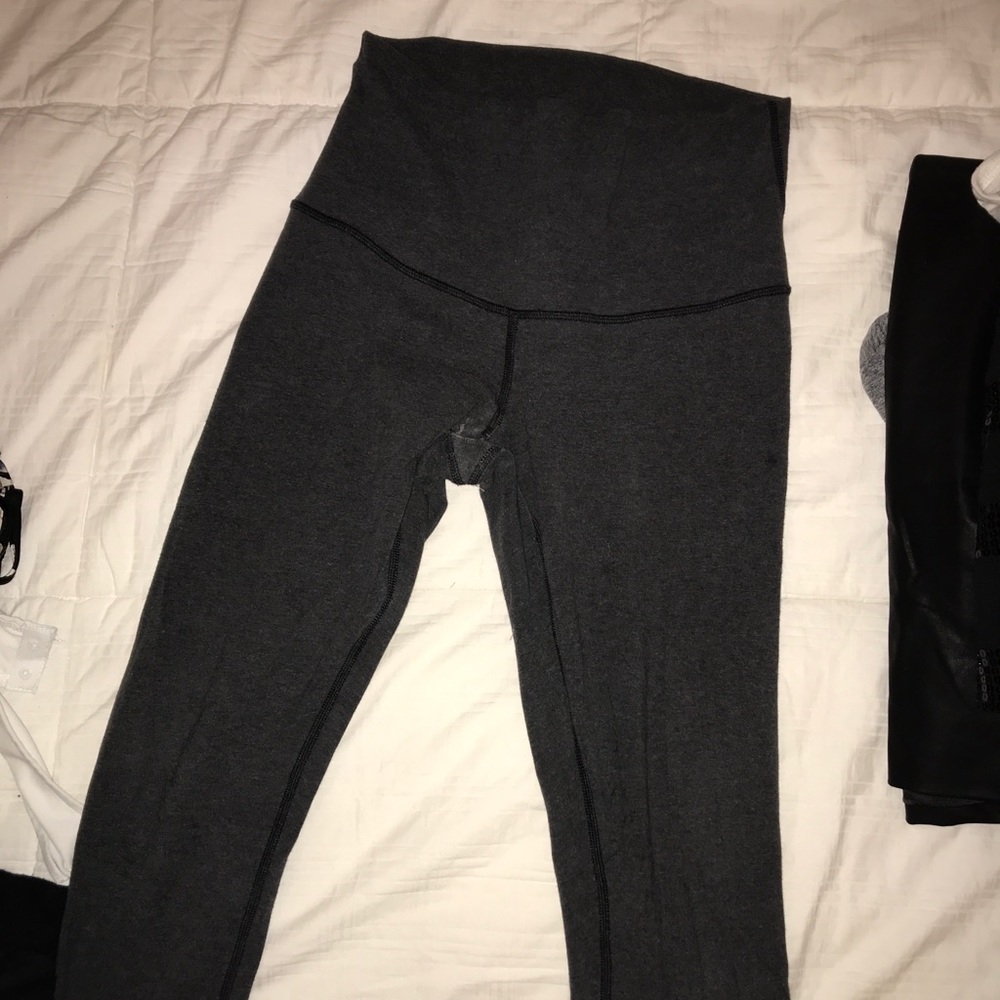 dark gray lulu lemon leggings